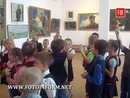7 травня 2013 року в Кіровоградському обласному художньому музеї відбулося відкриття виставки художніх творів «Вічний вогонь пам’яті» до Дня Перемоги.