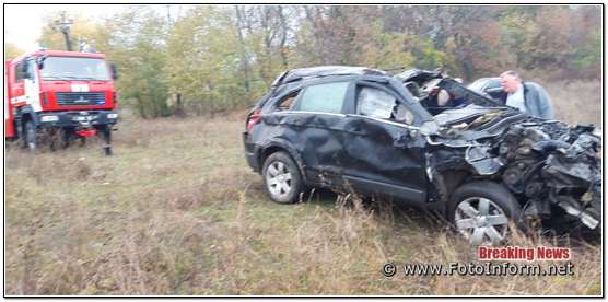 ДТП на Кіровоградщині: автомобіль злетів з мосту на залізничну колію, водій загинув (ФОТО)