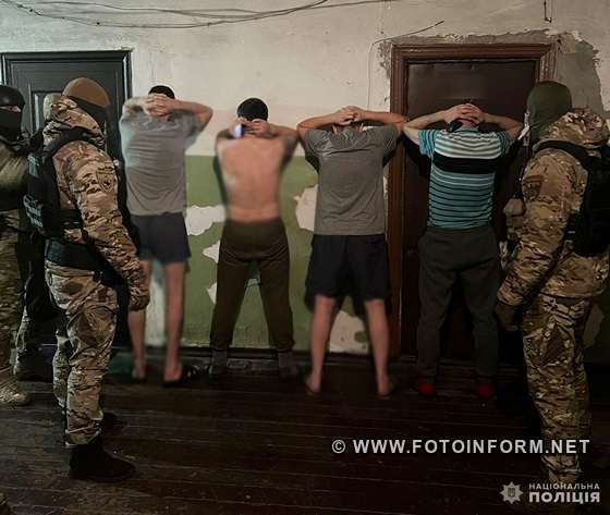 У Кропивницькому викрили злочинну групу у вчиненні шахрайств (ФОТО)