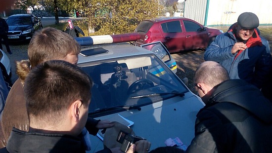 Співробітники Служби безпеки України у Новоукраїнському районі Кіровоградщини викрили на хабарництві інспектора дорожньої поліції.