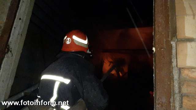 Таратути, пожежа Кропивницькому згоріло приміщення колишнього заводу. (ФОТО)