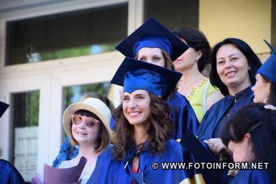 У Кропивницькому відбулося вручення червоних дипломів випускникам педагогічного університету