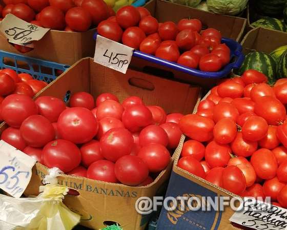 В супермаркетах та на ринках міста подорожчали помідори та огірки.
