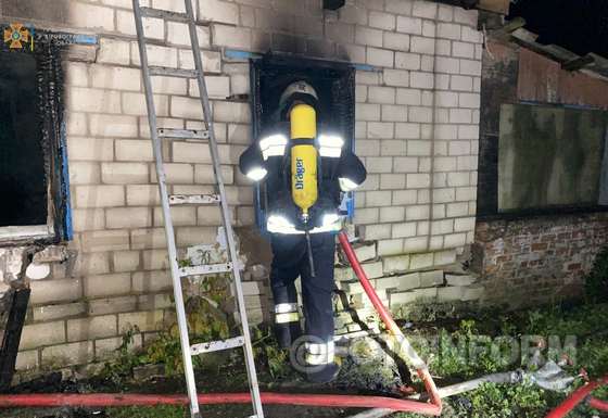 На Кіровоградщині приборкуючи пожежі вогнеборці виявили тіла двох загиблих людей