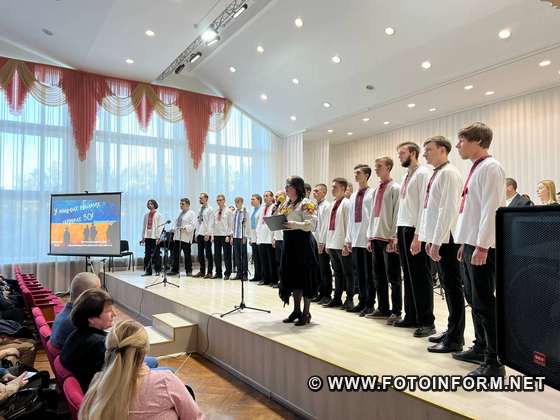 18 жовтня у великій залі Кропивницького музичного фахового коледжу відбувся благодійний концерт за участю творчих колективів та солістів закладу.