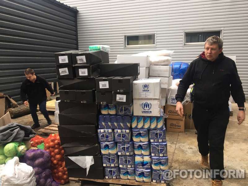Як повідомила заступниця начальника ОВА Катерина Колтунова, п’ять тонн гуманітарної допомоги відправили минулого тижня у Херсон, в місця, де мають прихисток мешканці області.
