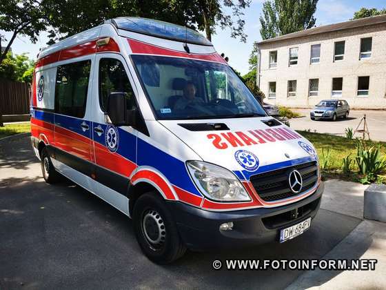 На Кіровоградщині лікарня отримала медичний автомобіль з Польщі (ФОТО)
