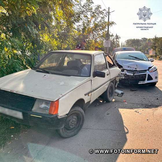 У Кропивницькому автівка без водія потрапила в ДТП 