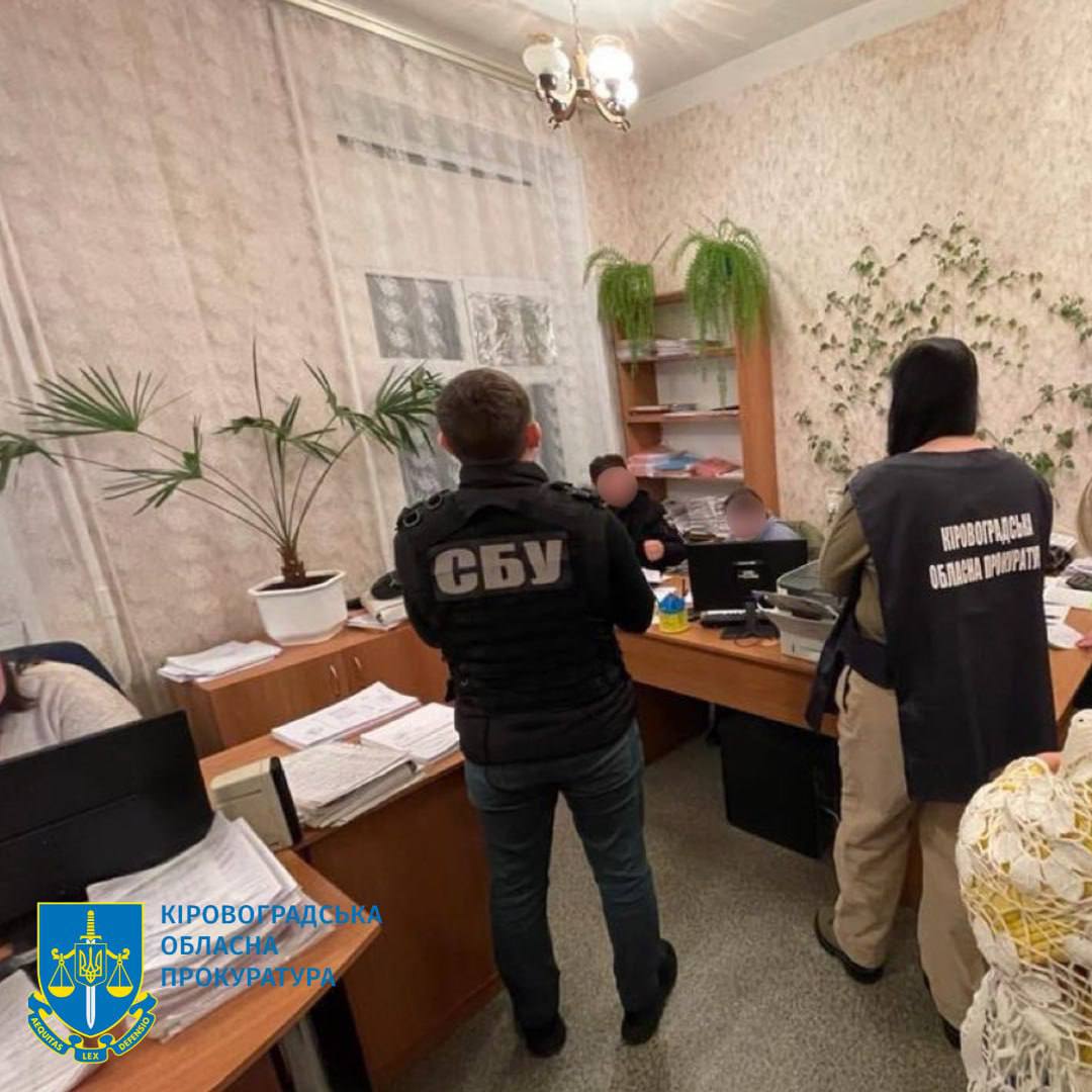 Завдали шкоди громаді Кропивницького: у зловживанні підозрюють керівницю управління освіти міськради