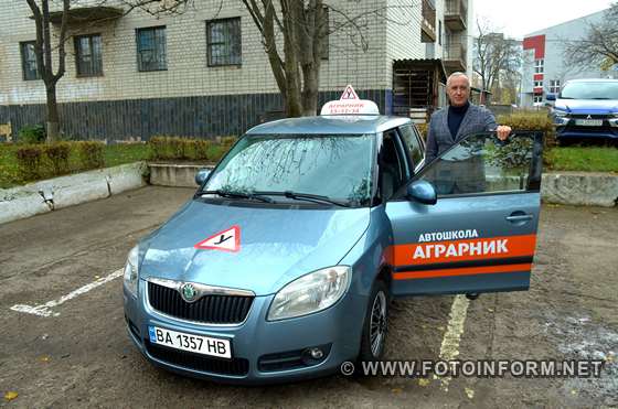 У Кропивницькому людей з інвалідністю навчають водінню автомобіля