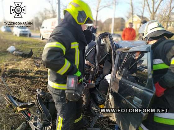 На Кіровоградщині у ДТП загинула водійка легковика (ФОТО)