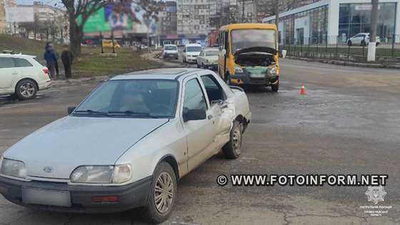 У Кропивницькому сталася ДТП за участю трьох автівок