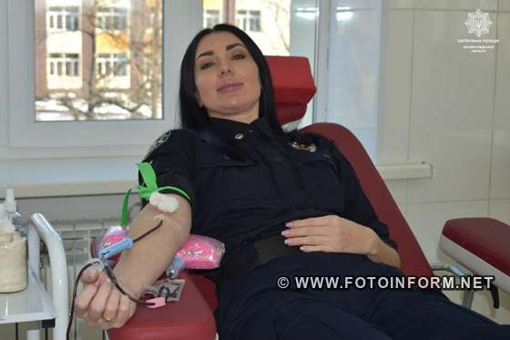 У Кропивницькому патрульні долучилися до здачі донорської крові