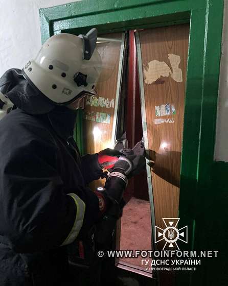 У Кропивницькому хлопця врятували з ліфта (ФОТО)