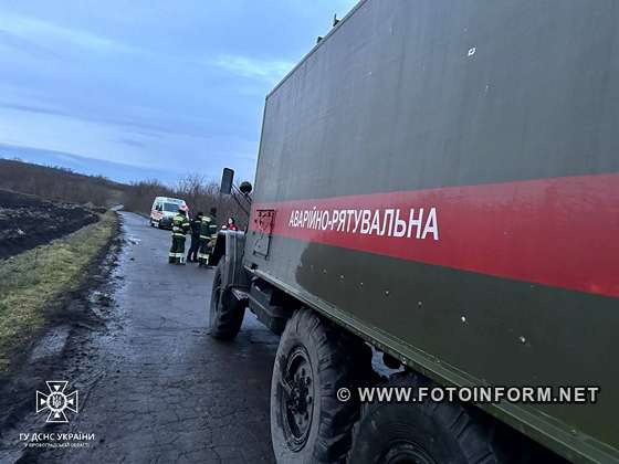 На Кіровоградщині рятувальники допомогли врятувати хвору жінку (ФОТО)