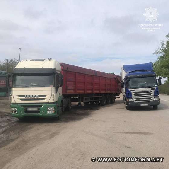 На Кіровоградщині зіткнулися дві вантажівки (ФОТО)