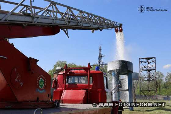 На Кіровоградщині надзвичайники відпрацьовували навички ліквідації пожеж (ФОТО)