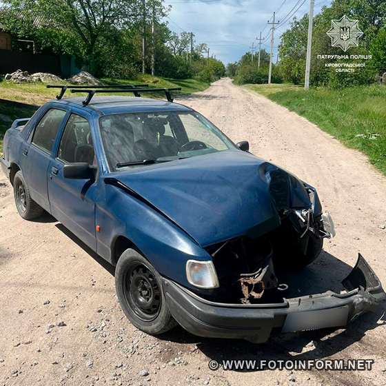 На Кіровоградщині п'яний водій протаранив електроопору (ФОТО)