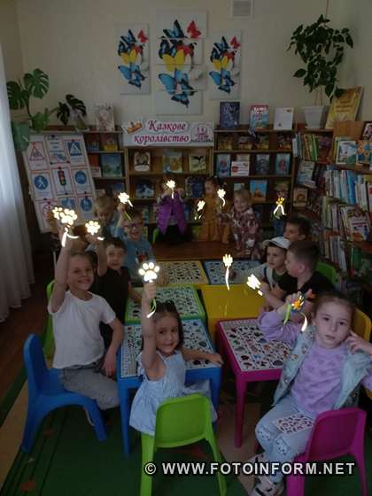 У Кропивницькому бібліотекарі навчають дітей правилам дорожнього руху (ФОТО)