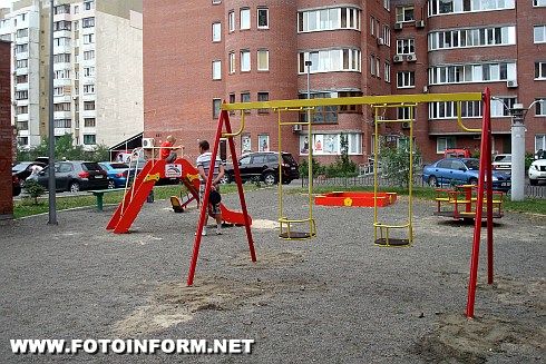Самый дружный дом Киева получил детскую площадку (ФОТО)