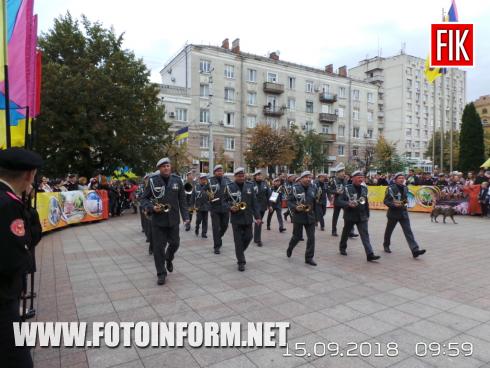 Сьогодні, 15 вересня, в центрі міста відбулася святкова хода громадськості Подільського та Фортечного районів м. Кропивницького