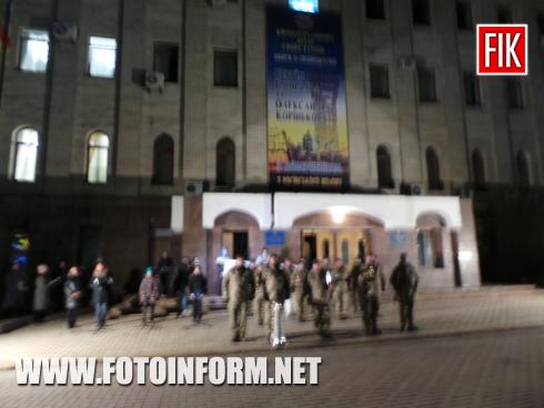 Сьогодні, 14 лютого, в місті Кропивницький на Площі Героїв Майдану містяни зустрічали спецпризначенців Сергія Глондара та Олександра Корінькова. 