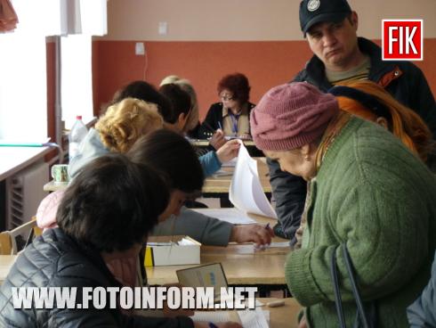 Сьогодні, 21 квітня, у Кропивницькому , як і у всій державі, відбувається другий тур виборів Президента України, повідомляє FOTOINFORM.NET