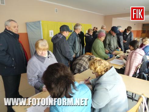 Сьогодні, 21 квітня, у Кропивницькому , як і у всій державі, відбувається другий тур виборів Президента України, повідомляє FOTOINFORM.NET