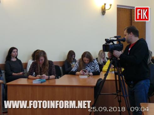 Сьогодні, 25 вересня, у міській раді Кропивницького відбувається прес-конференція начальника головного управління житлово-комунального господарства Віктора Кухаренка