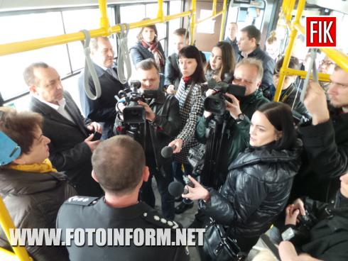 Сьогодні, 24 березня, із кінцевій тролейбусній зупинці на Лісопарковій з тролейбусу, який обладнаний кнопкою термінового виклику поліції, поступив виклик на допомогу.