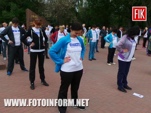 Зараз у Кропивницькому на Фортечних валах офіційно відкрили біговий проект - Kropyvnytskyi Half Marathon-2017. 