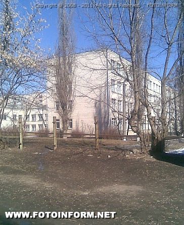 Кировоградских школьников оставили без забора (ФОТО)
