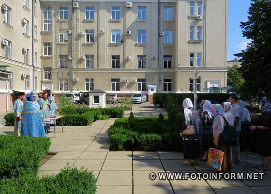 Сьогодні, 28 серпня, в обласному центрі на місці зруйнованої Свято-Успенської церкви, біля пам'ятного хреста, відбувся молебень з нагоди свята Успіння Пресвятої Богородиці 
