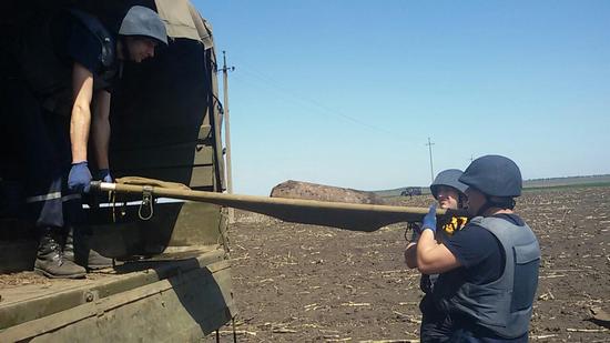 5 травня фахівці групи піротехнічних робіт аварійно-рятувального загону спеціального призначення Управління ДСНС України у Кіровоградській області проводили роботи по знищенню боєприпасу, який виявили на території колишнього Компаніївського полігону.