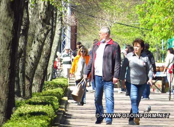 Кропивничани, незважаючи на карантин, масово відпочивають у місті (фото)