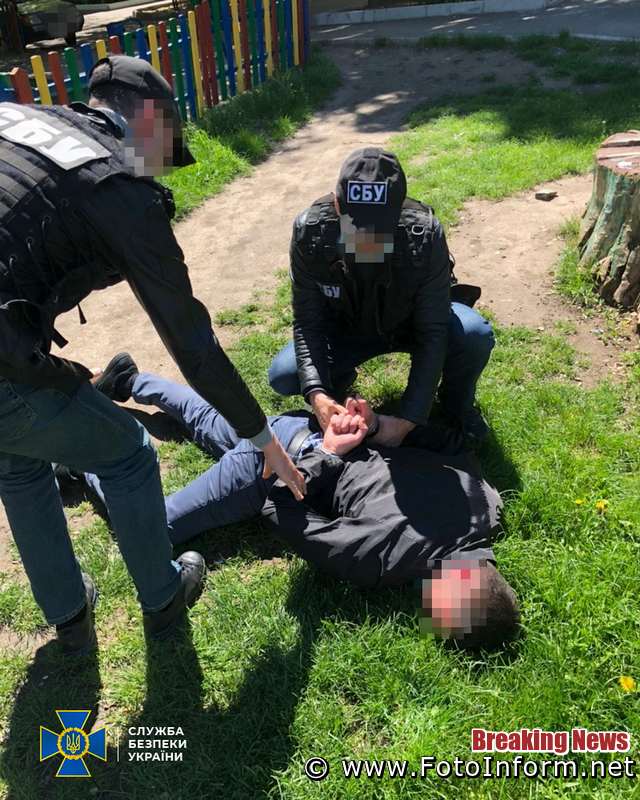 Співробітники Управління СБ України в Кіровоградській області викрили і затримали на одержанні неправомірної вигоди головного спеціаліста сектору управління державним майном регіонального відділення Фонду державного майна України.