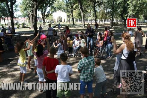 http://fotoinform.net/news/novosti-na-ukrainskom-yazike/u-kirovogradi-ruynuvali-nameti-opozitsiynogo-bloku-foto.html