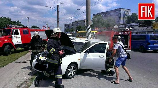 У Кіровограді в районі Критого ринку ледь не згоріла автівка