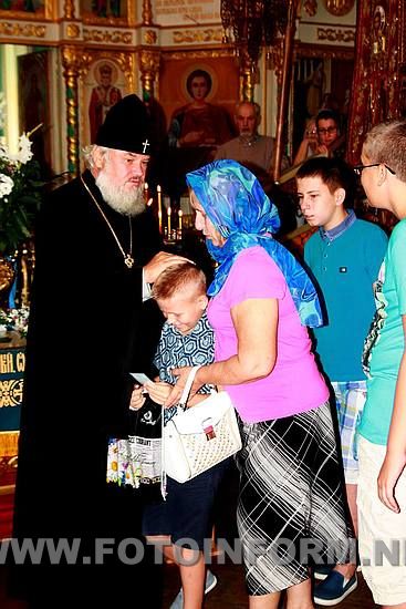 Літо минає - наближається 1 вересня, а з ним і свято «Першого дзвоника». Для багатьох сімей, які виховують дітей з особливими потребами це свято стає справжнім тягарем, адже перед початком навчального року родина має придбати портфелик та чималий набір канцтоварів для того, щоб гідно відправити дитину до школи.