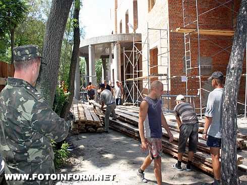 На будівельні роботи по реконструкції театру Кропивницького також залучаються засуджені (ФОТО)
