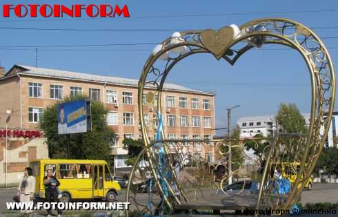 В центре Кировограда появился новый памятник влюбленным , кировоград