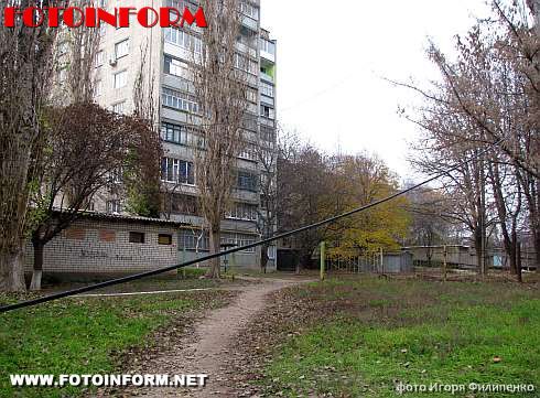 В Кировограде кабеля висят так, что можно убиться (ФОТО)
