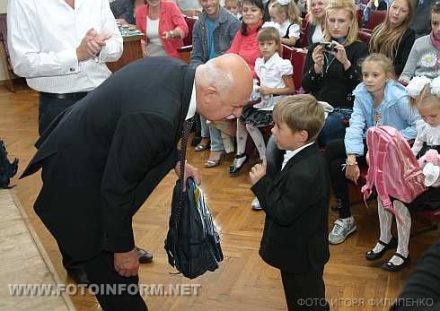 Подарки кировоградским первоклассникам (фото)