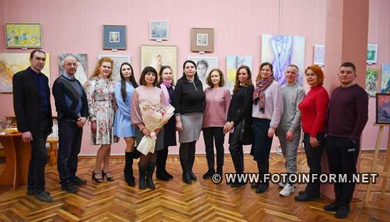 В обласному центры в музеї мистецтв презентовано виставку художніх творів «Весна, квіти… і жінки». 