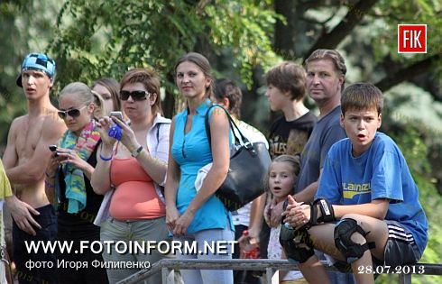 На прошлых выходных в Ковалевском парке было многолюдно, сообщает корреспондент FOTOINFORM