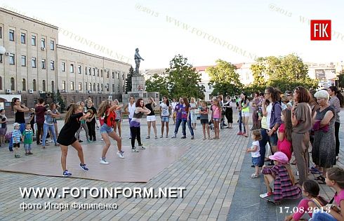 Кировоград: Dance Time на центральной площади (фоторепортаж)