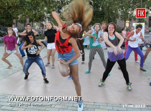 Кировоград: Dance Time на центральной площади (фоторепортаж)
