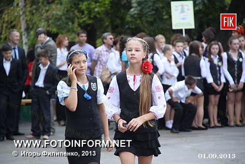 Кировоград: школьный вальс в Ковалевском парке (фоторепортаж)