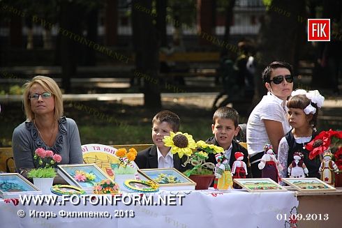 Кировоград: школьный вальс в Ковалевском парке (фоторепортаж)