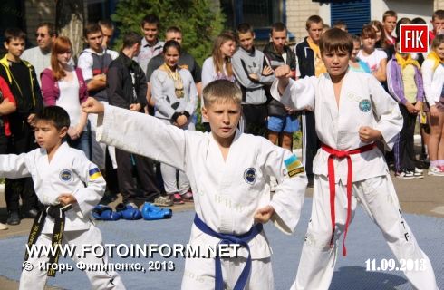 Кировоград: олимпийский урок в школе - лицее (фоторепортаж)